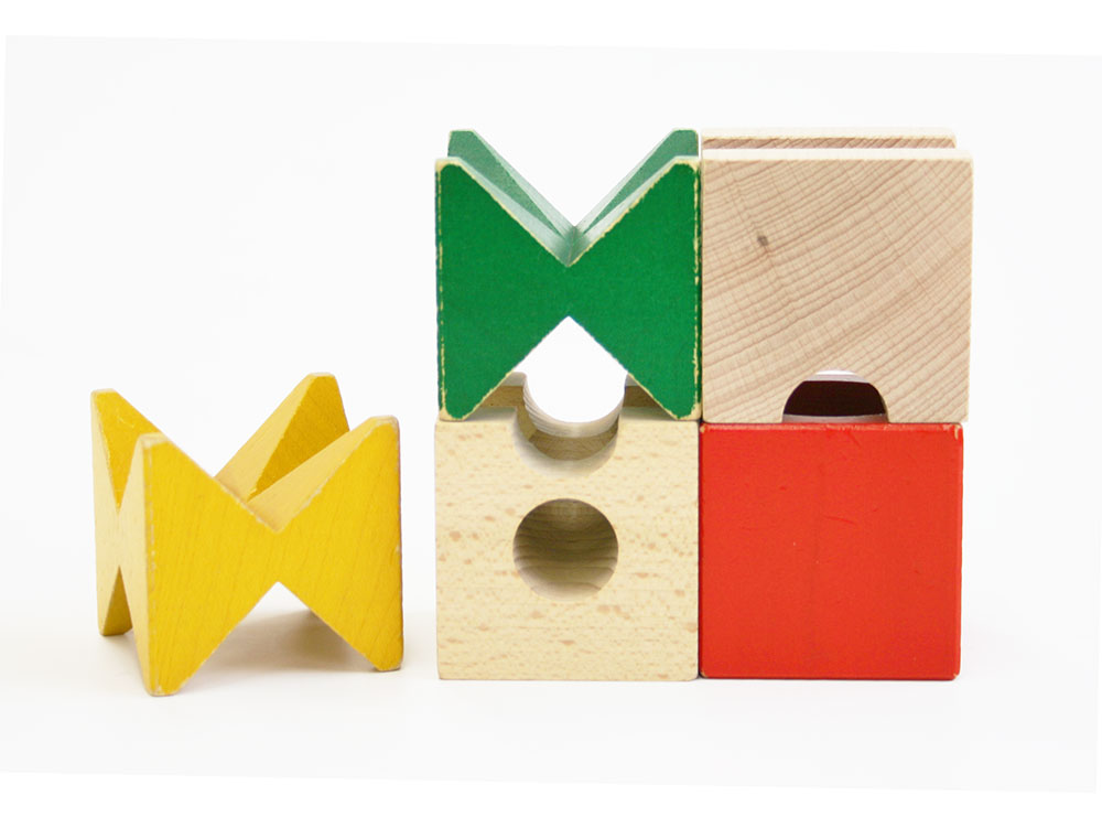 23529円 日本正規代理店品 Naef ネフ社 ホルツネフスピール Spiel Edelholz～スイス のおもちゃの原点 ネフスピール を8種類の木材を使用して作った です